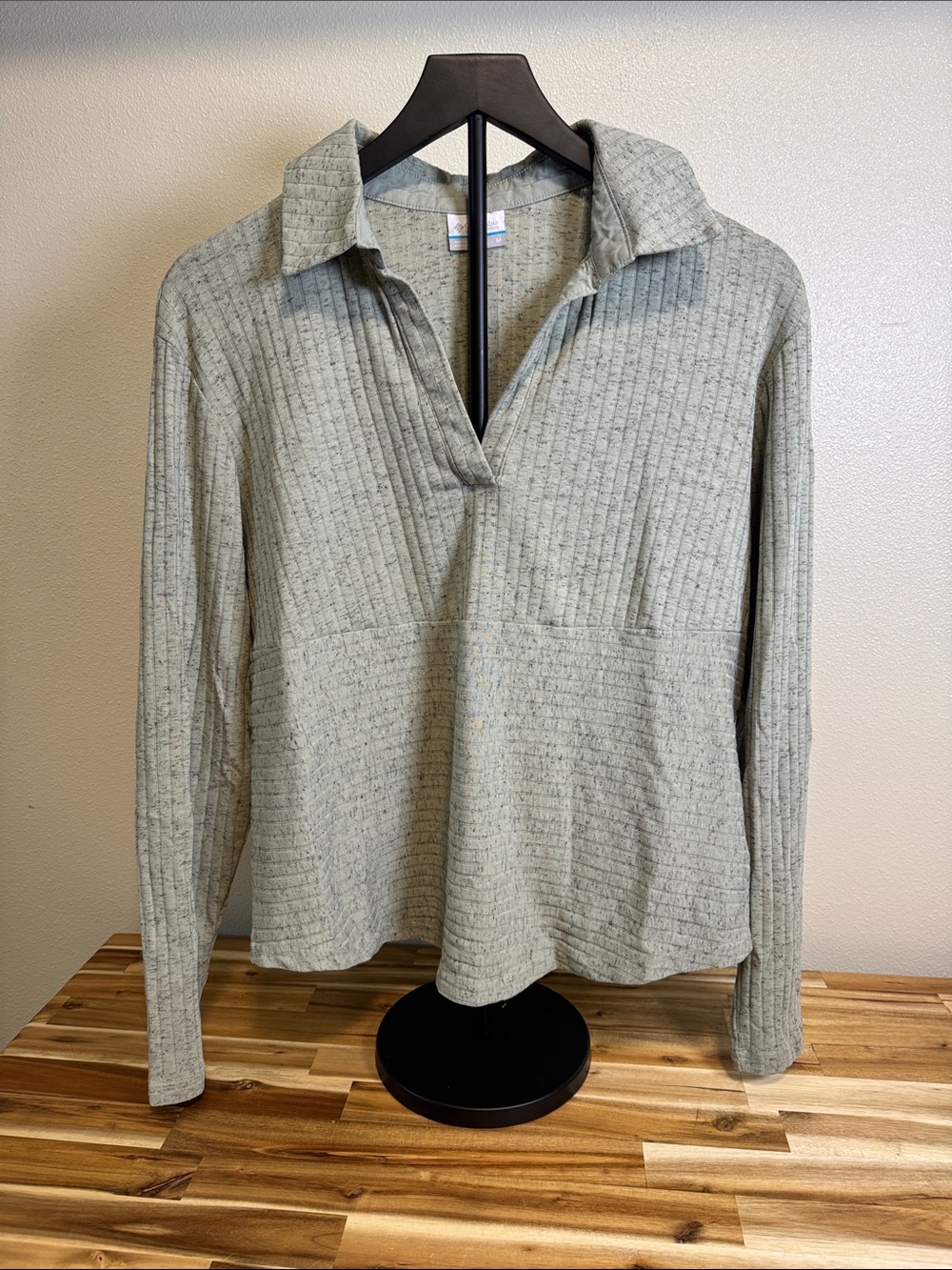 Columbia Womens Long Sleeve Ribbed Collared V Neck Shirt Sage Green Medium